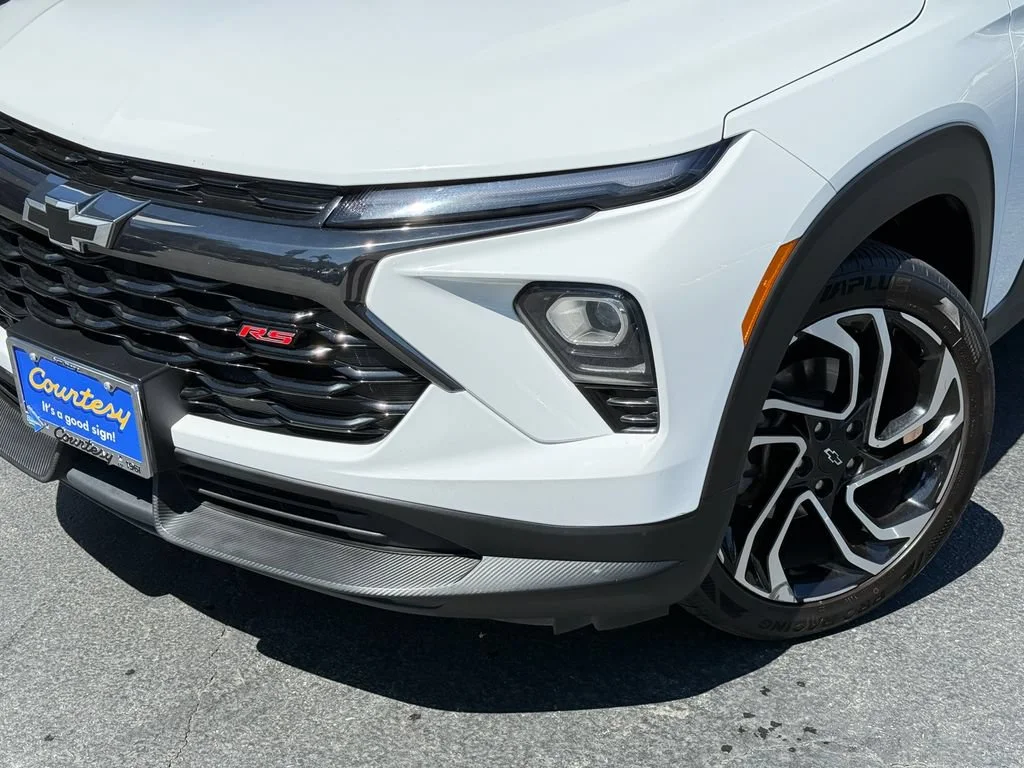 Used 2024 Summit White Chevrolet RS image 3