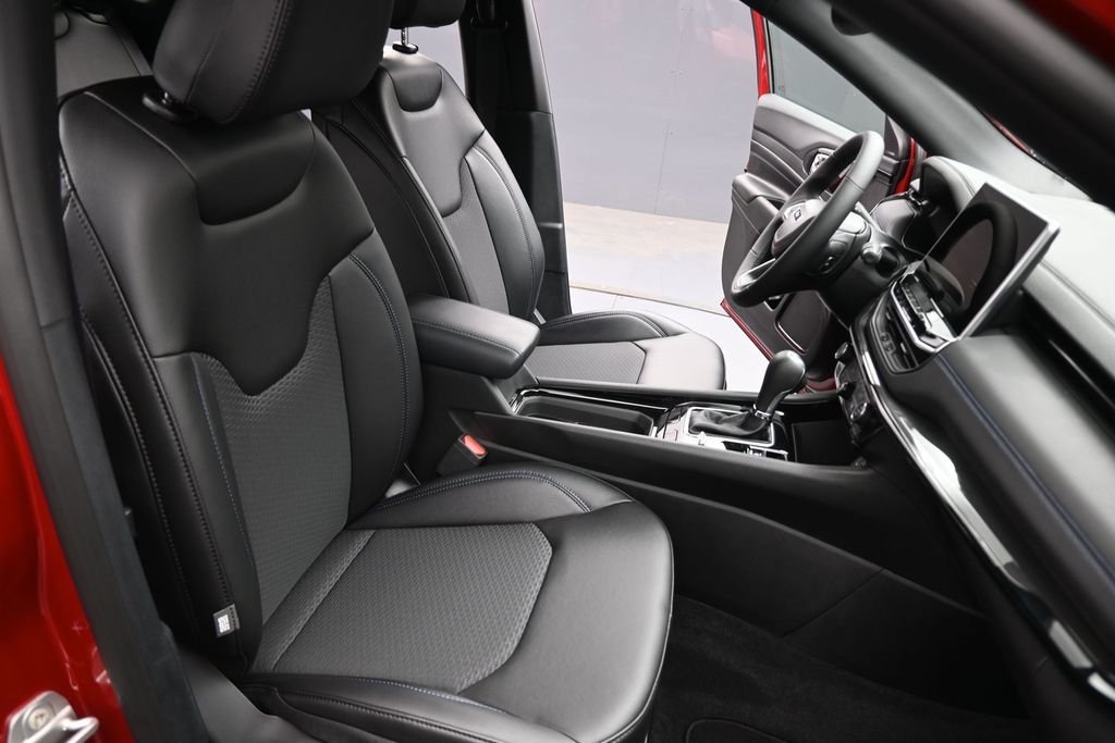 New 2026 Red Hot Pearlcoat Jeep Latitude image 27