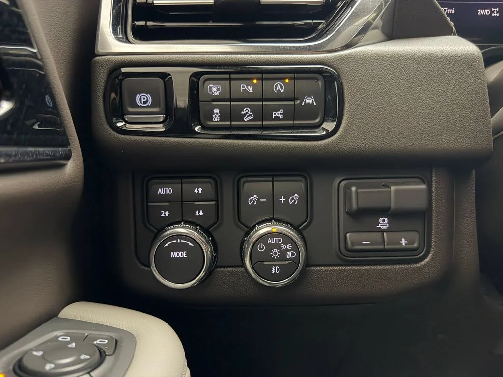 Used 2026 Summit White GMC Elevation image 34