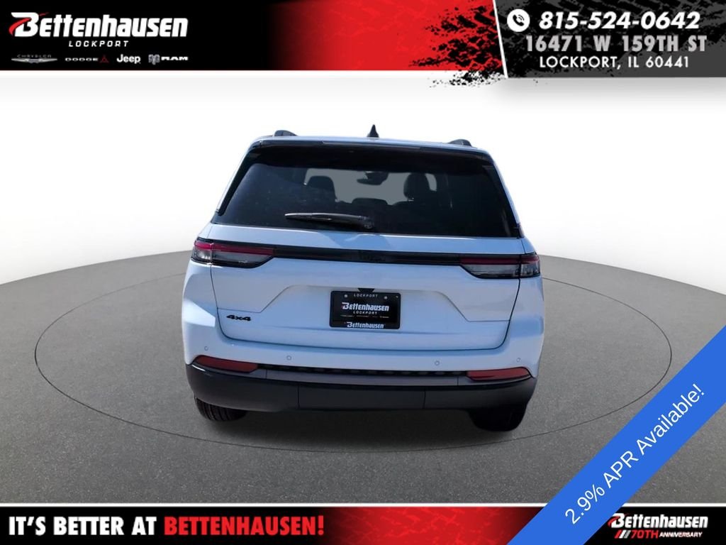 New 2026 White/off-white Jeep Laredo Altitude image 7