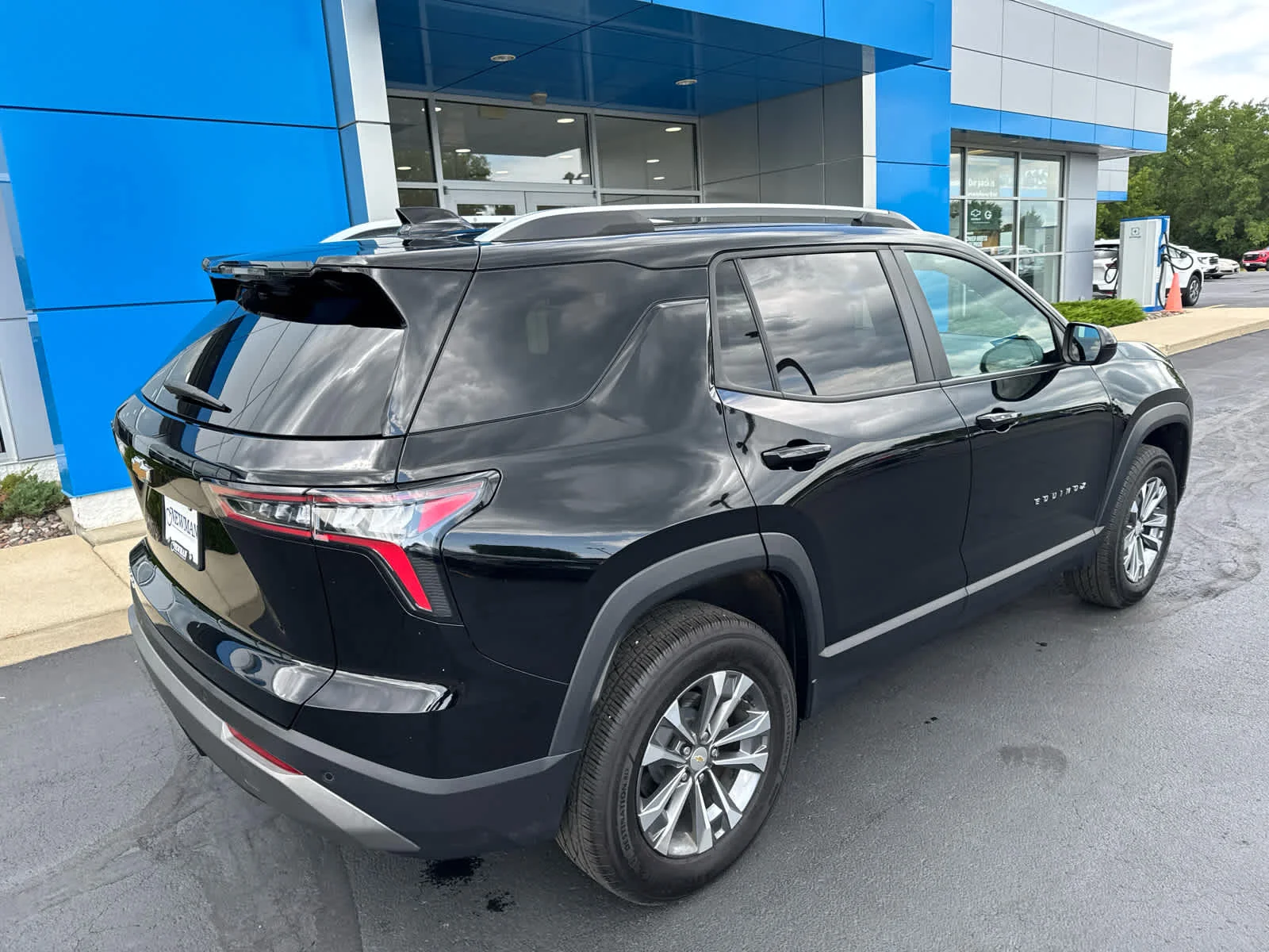 Used 2025 Mosaic Black Metallic Chevrolet LT image 7
