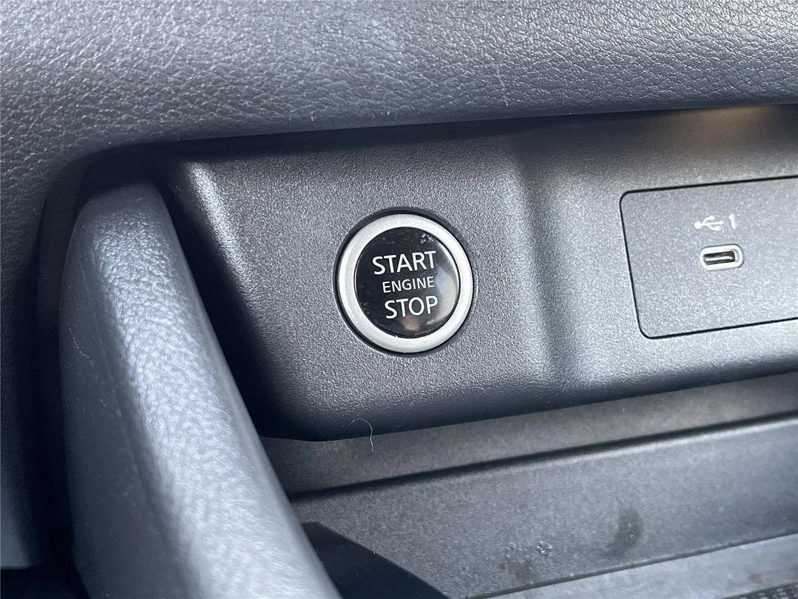 Used 2021 Black Nissan SV Intelligent AWD image 25