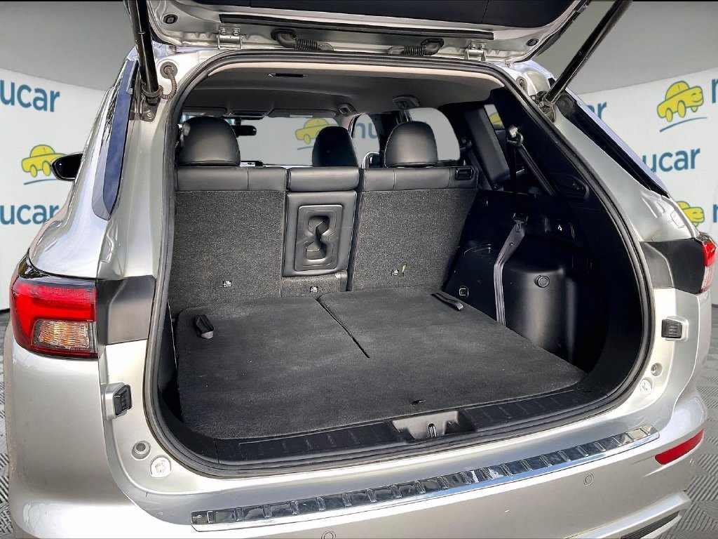 Used 2024 Silver Mitsubishi SE image 36