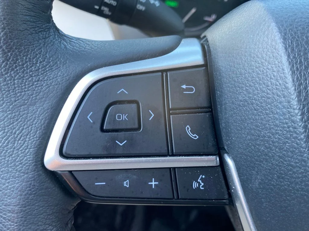 Used 2025 Silver Toyota XLE image 28