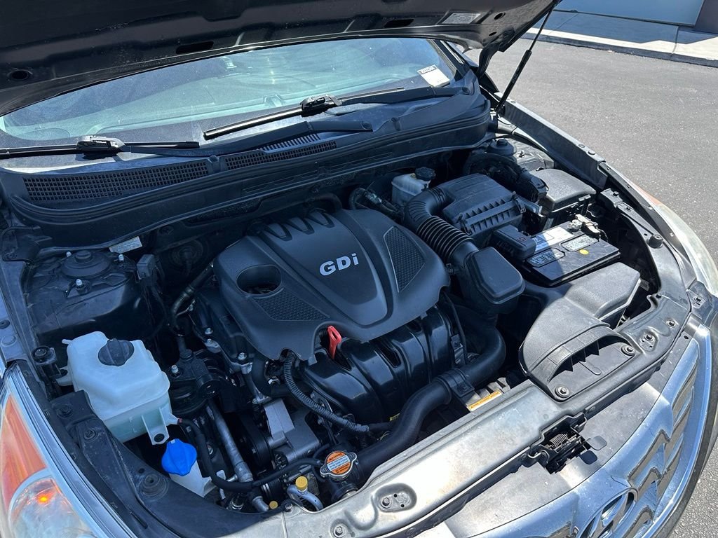 Used 2012 Black Hyundai SE image 24