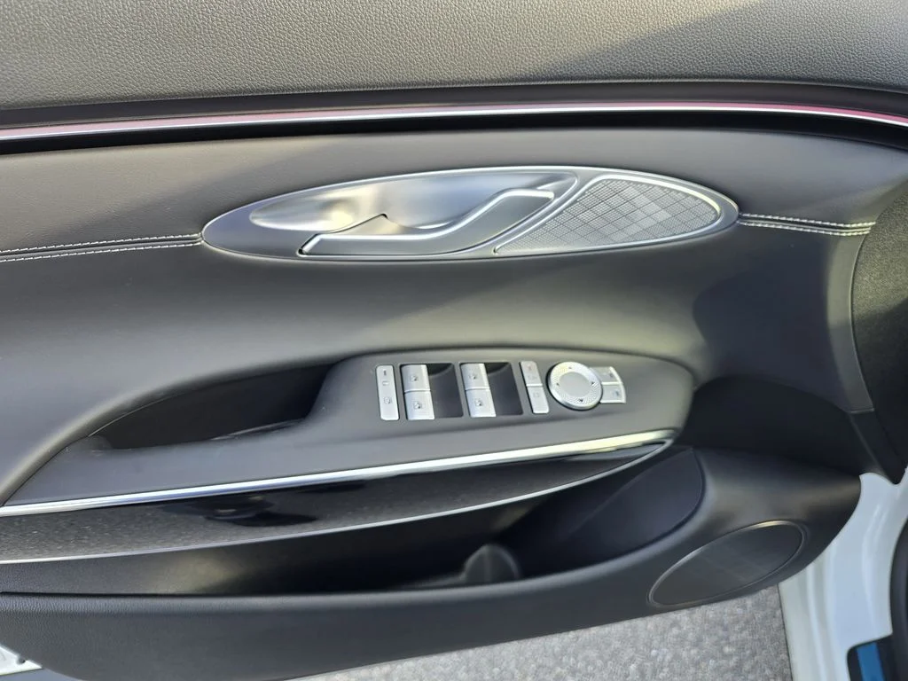 New 2026 Silver Genesis 2.5T image 15