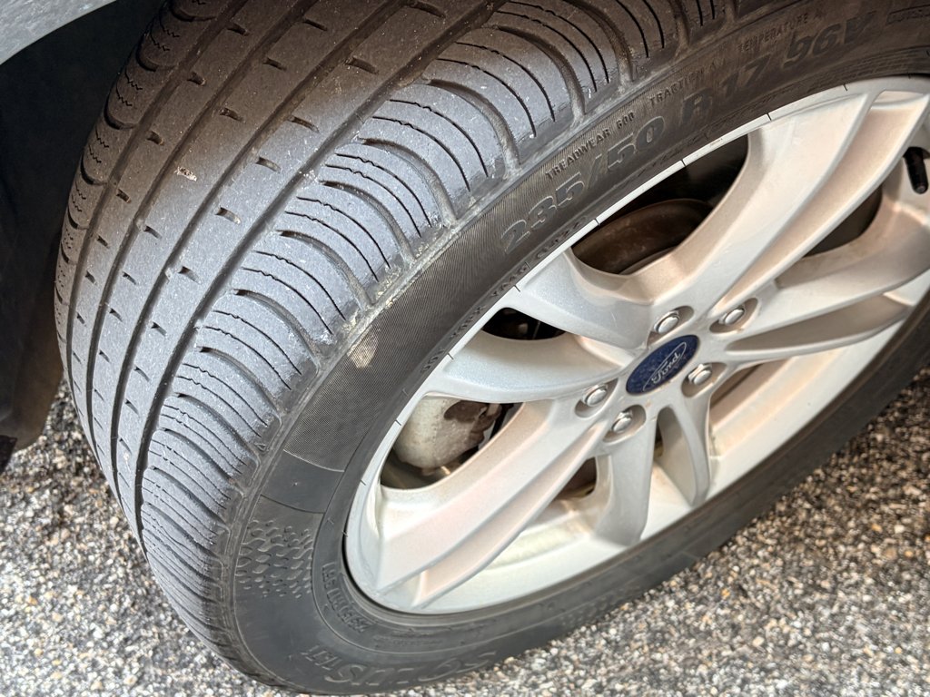 Used 2018 Magnetic Metallic Ford SE image 18