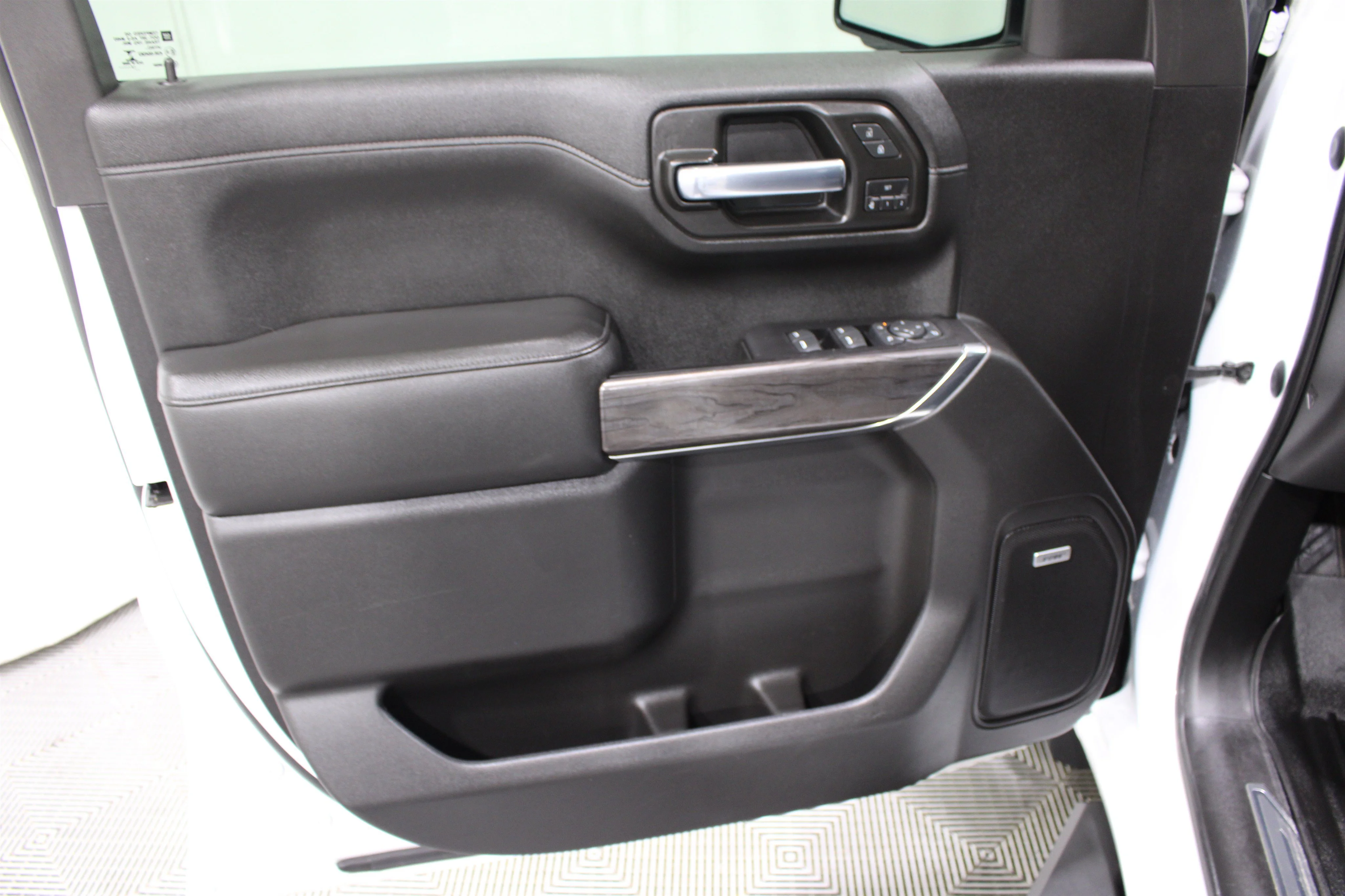 2020 Chevrolet Silverado 1500 LTZ - Photo 6