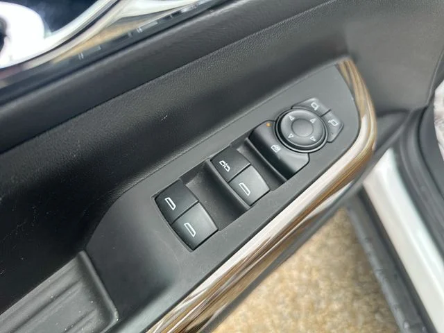 Used 2023 White GMC SLE image 26