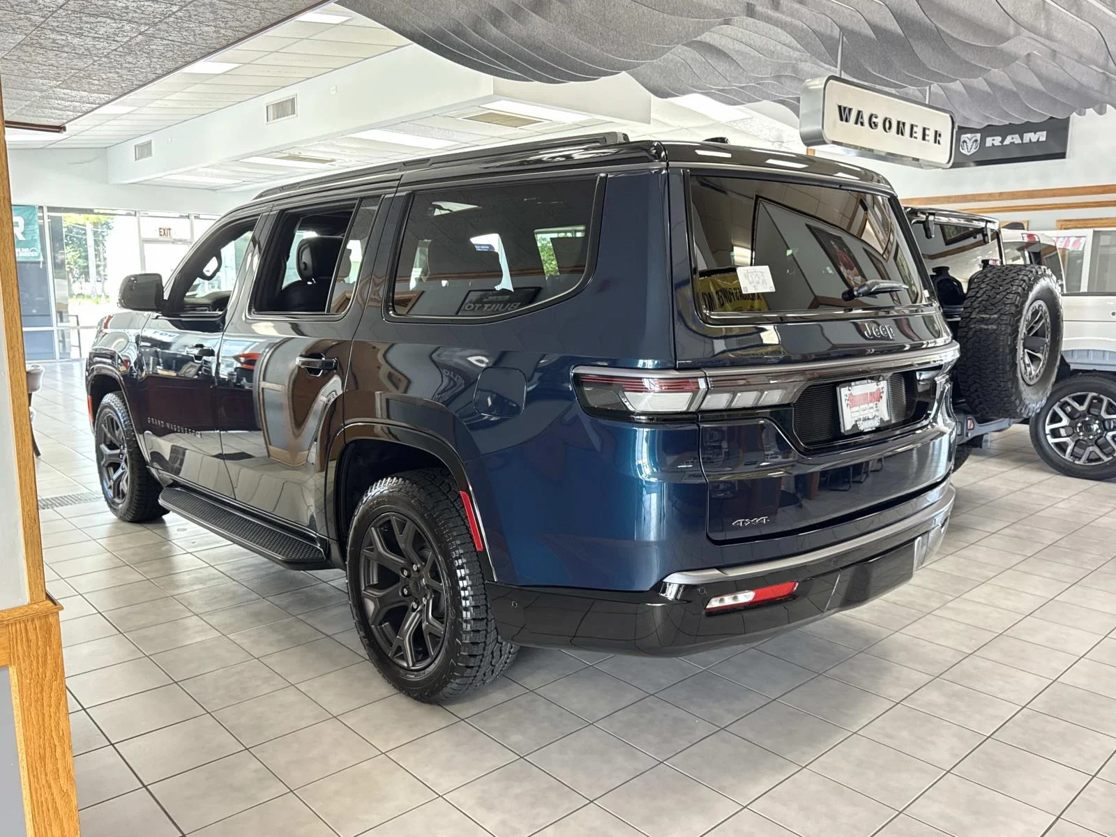 New 2026 Fathom Blue Pearl-Coat Exterior Paint (Late Availability) Jeep Upland image 4