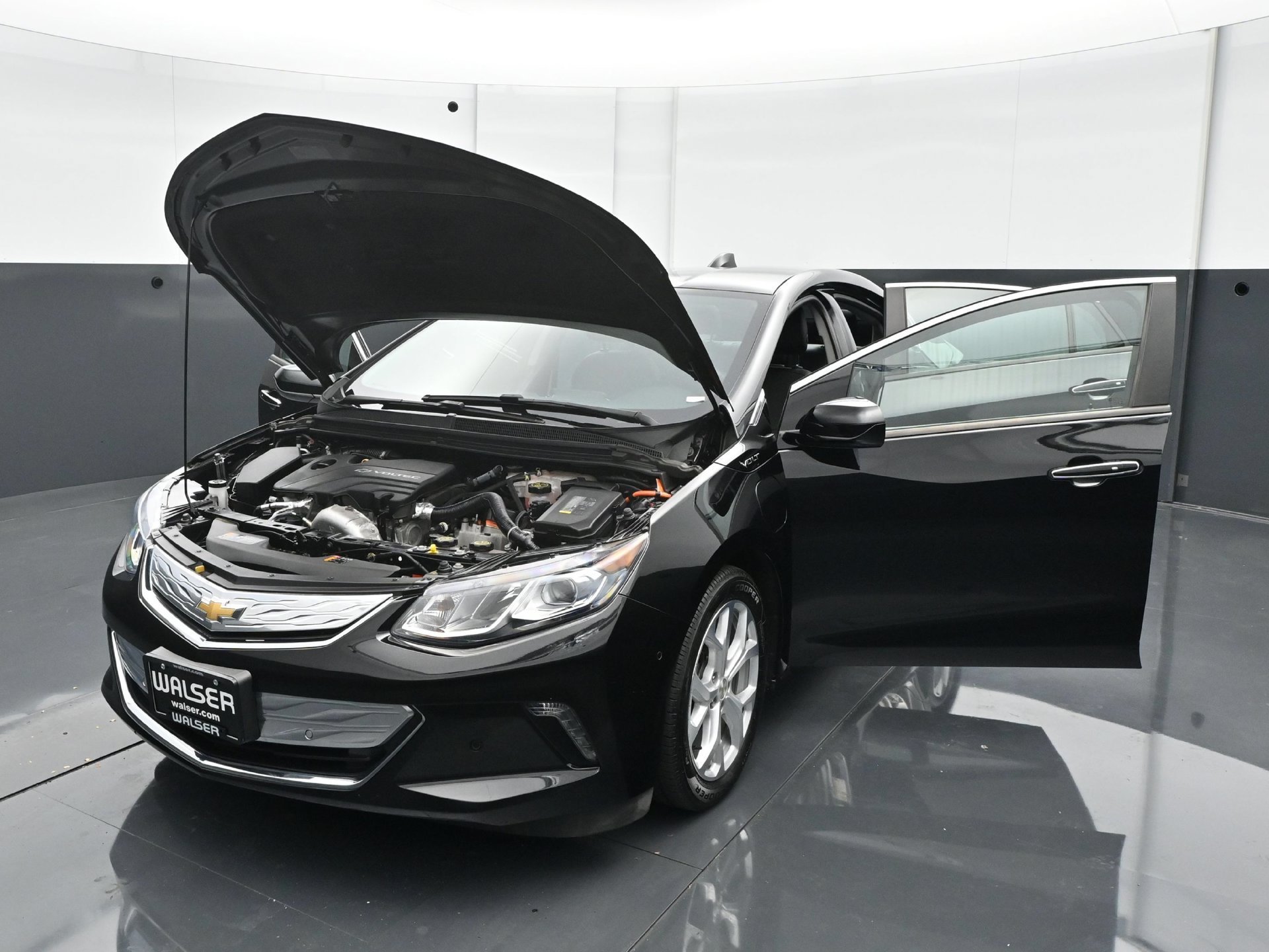 Used 2017 Mosaic Black Metallic Chevrolet Premier image 26