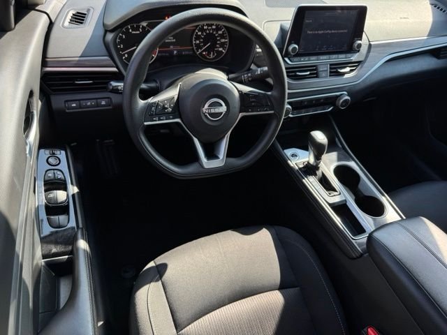 Used 2023 Red Nissan 2.5 SV image 29