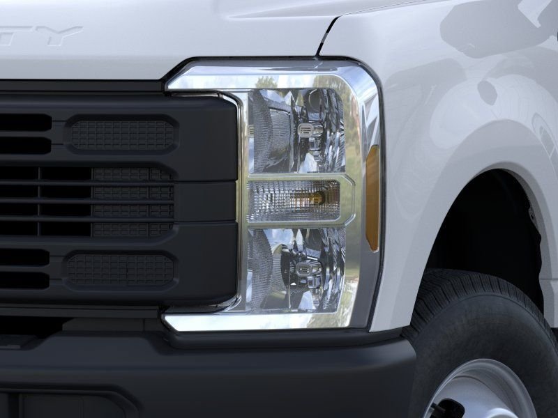 New 2026 Oxford White Ford F-350® XL image 18