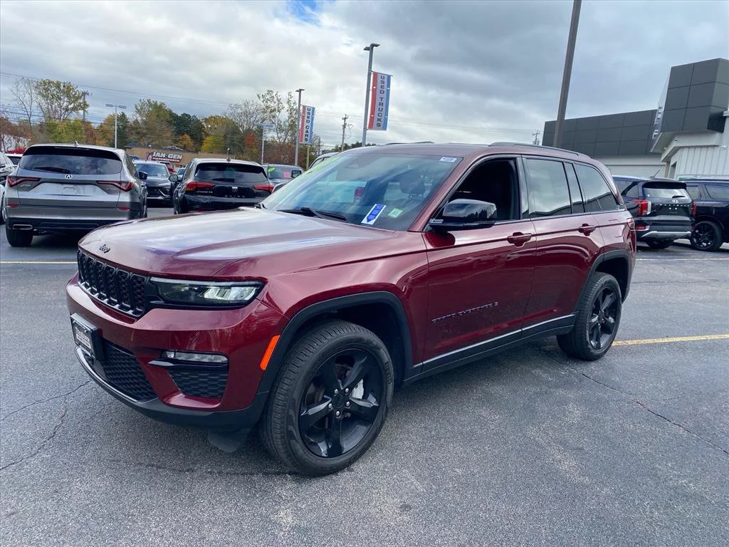 Used 2024 Velvet Red Pearlcoat Jeep Limited image 3
