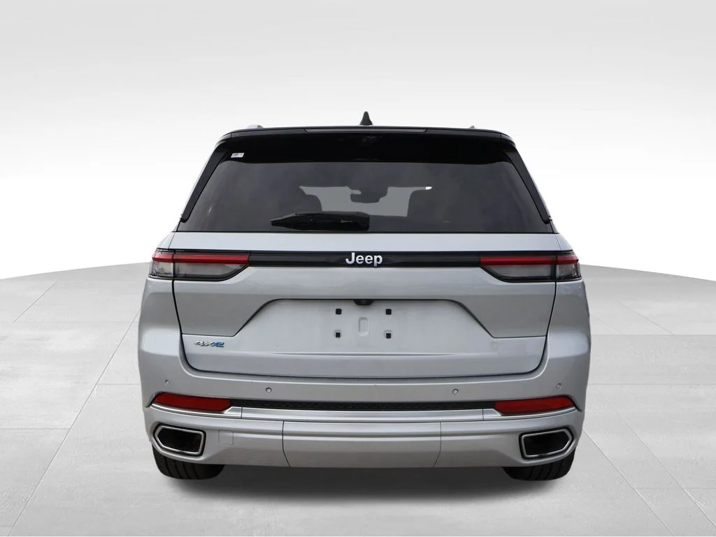 Used 2022 Silver Jeep Summit Reserve 4xe image 15