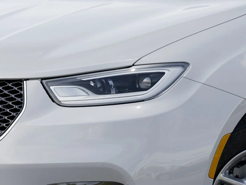 New 2026 Bright White Clear-Coat Exterior Paint Chrysler Select image 10