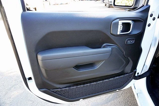 New 2026 Bright White Clear-Coat Exterior Paint Jeep Sport image 27