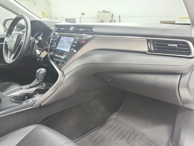 Used 2020 White Toyota SE Nightshade image 36
