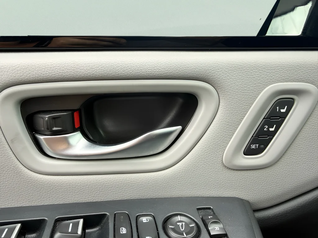 2023 Honda Pilot Touring - Photo 25