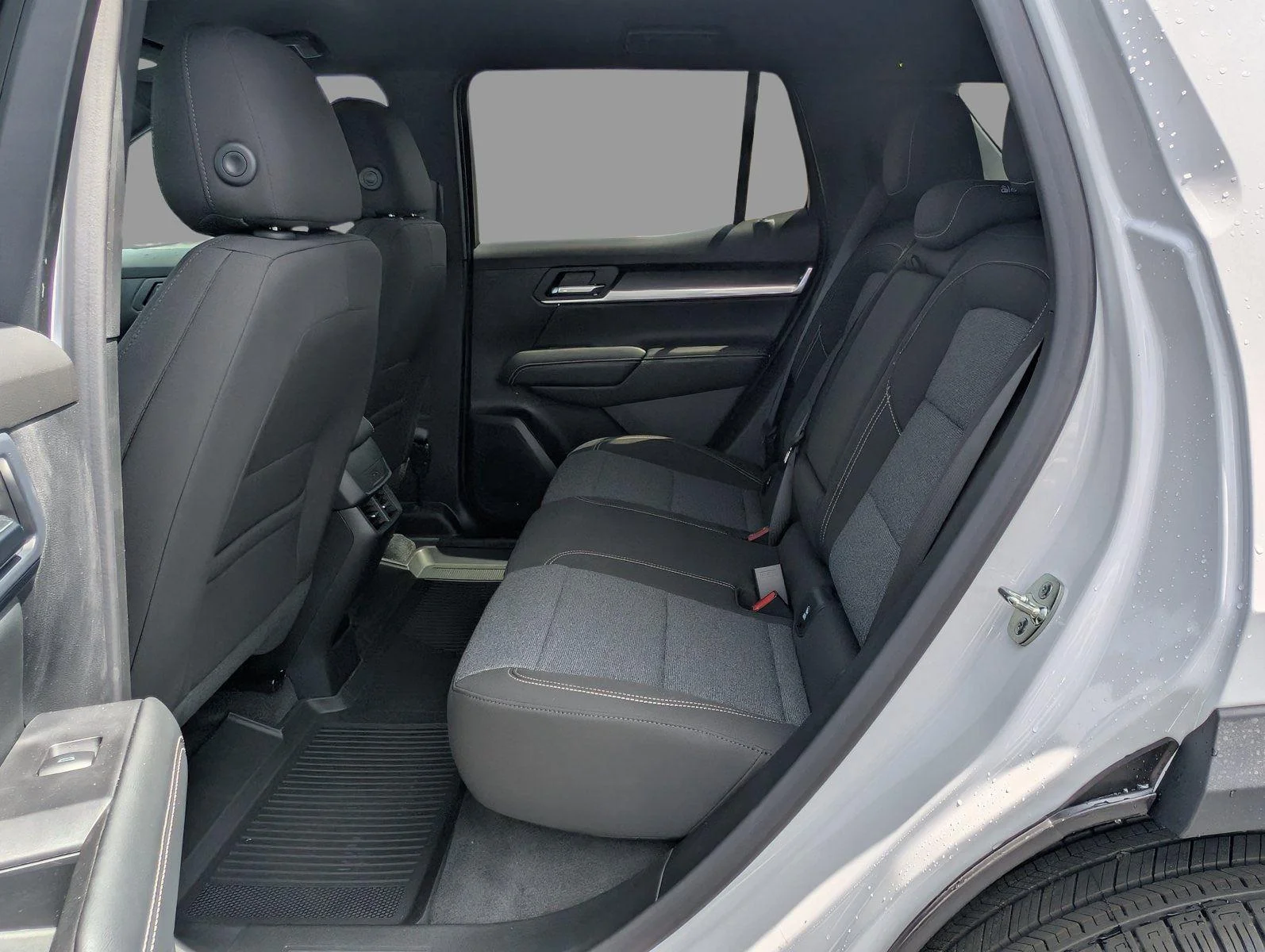 New 2026 Summit White GMC Elevation image 30