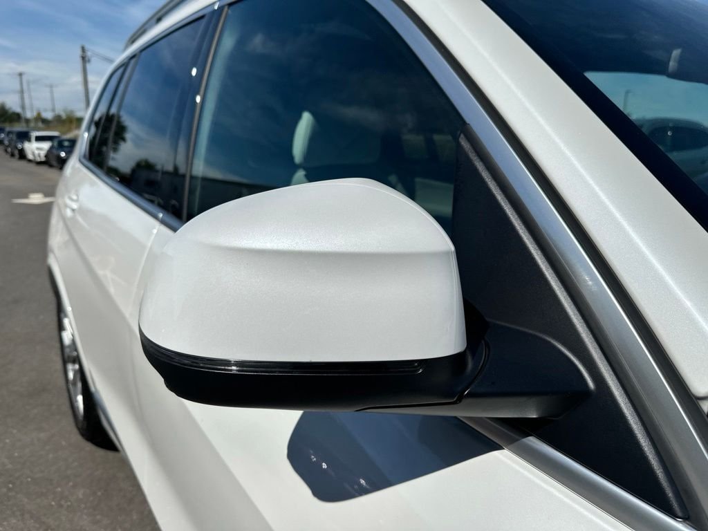 Used 2026 Mineral White Metallic BMW xDrive40i image 34