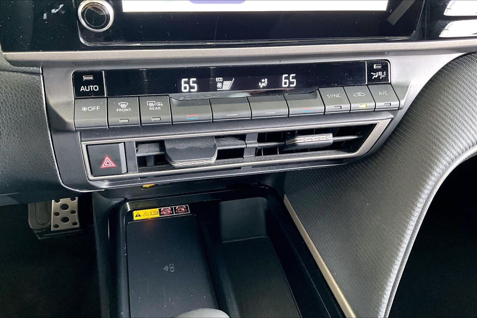 Used 2025 Ice Cap Toyota SE image 33