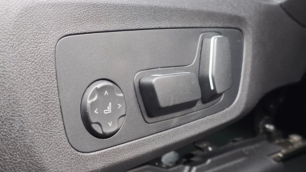 Used 2024 Black Sapphire Metallic BMW xDrive30i image 26