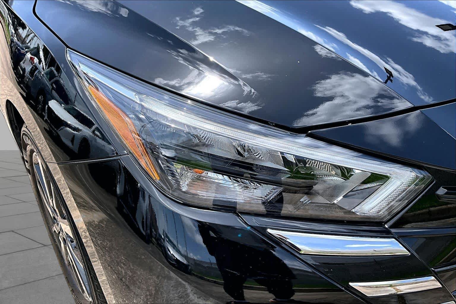Used 2025 Super Black Nissan SV image 27