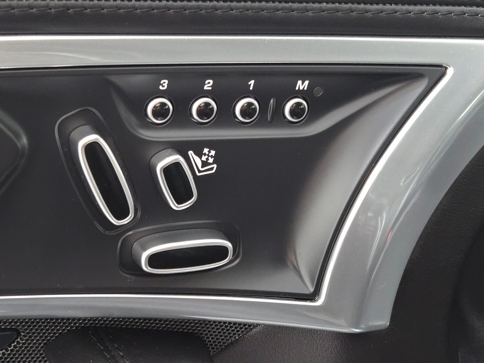 2023 Jaguar F-TYPE R-Dynamic - Photo 17