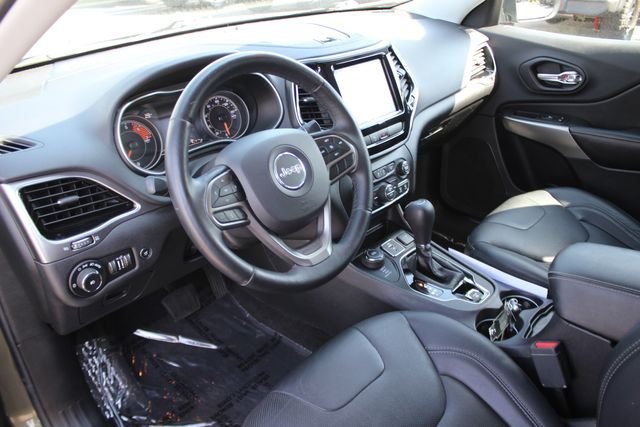 Used 2019 Green Jeep Limited image 3