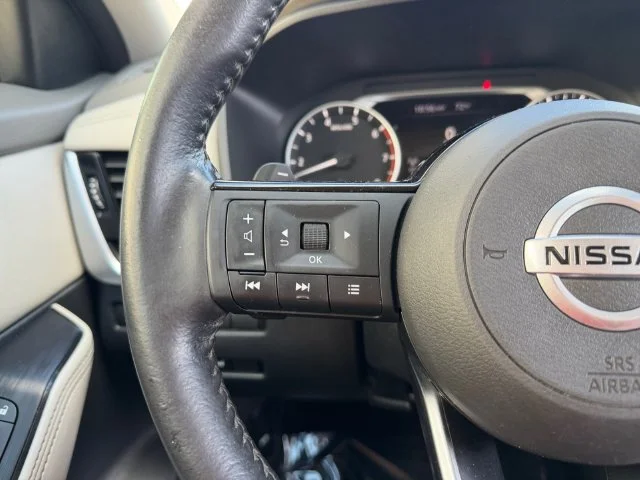 Used 2021 Blue Nissan SL image 11