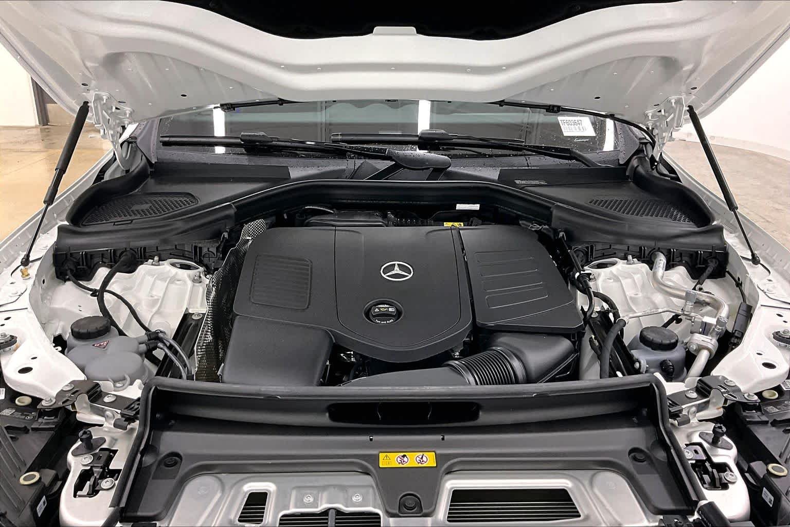 New 2026 Polar White Mercedes-Benz GLC 300 image 16
