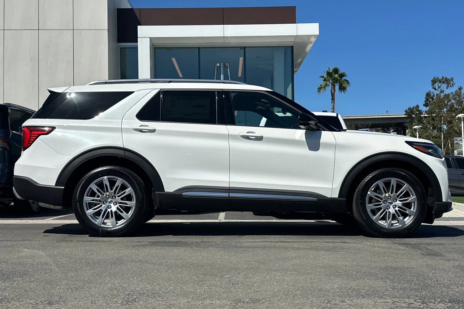 New 2026 White Ford Platinum image 2