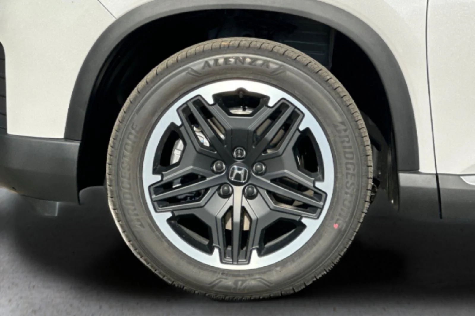 New 2026 Platinum White Pearl Honda Touring image 35