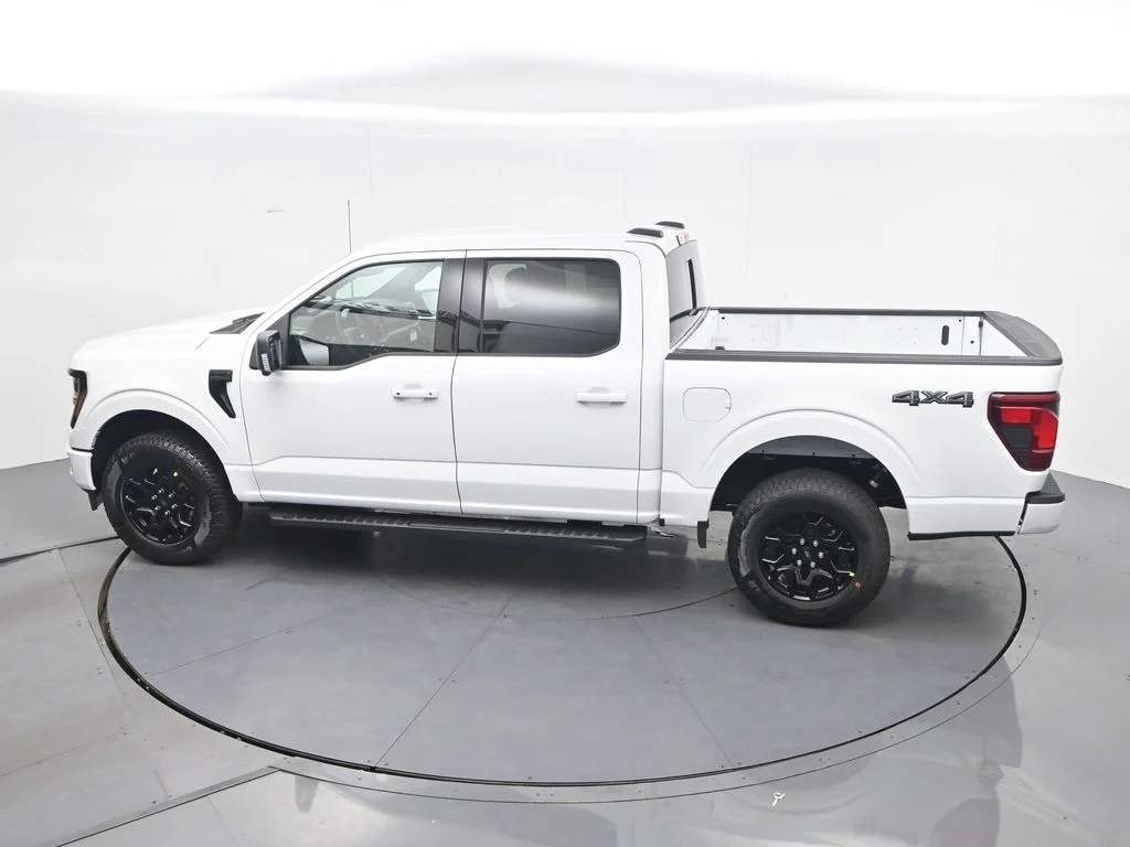 New 2026 Oxford White Ford XLT image 30