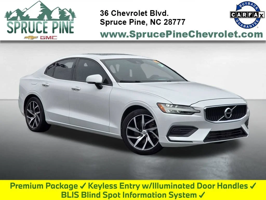 Used 2020 White Volvo T5 Momentum image 1