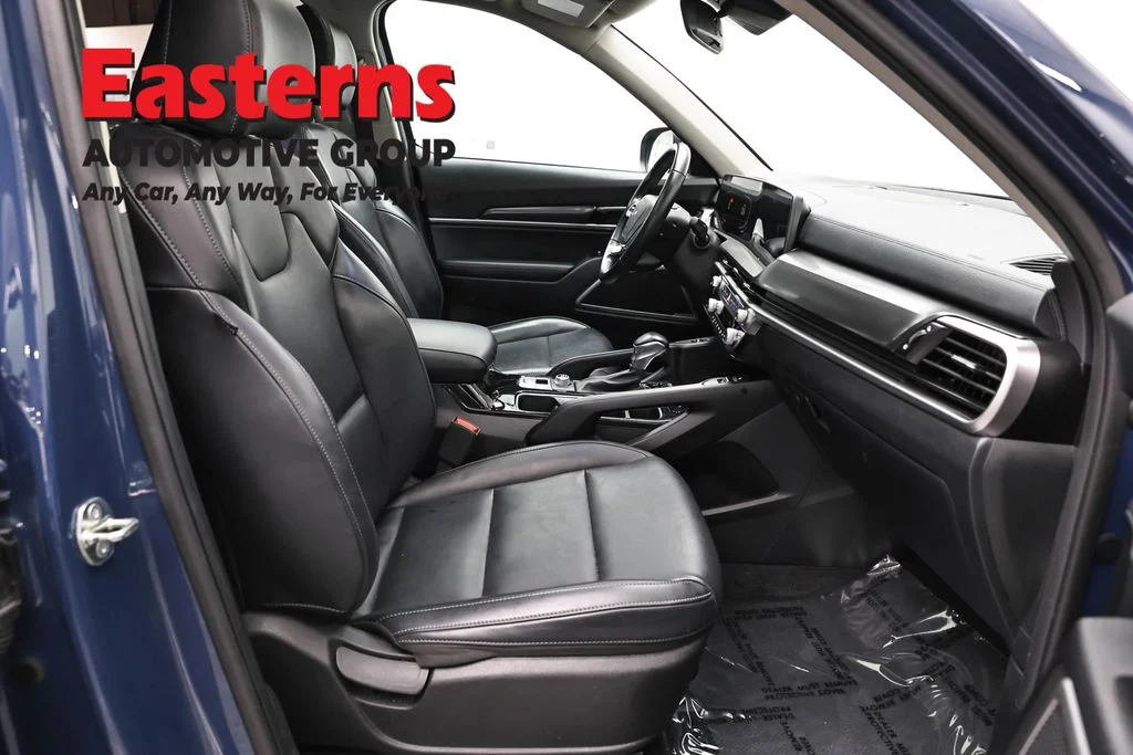 Used 2025 Black Kia S image 24