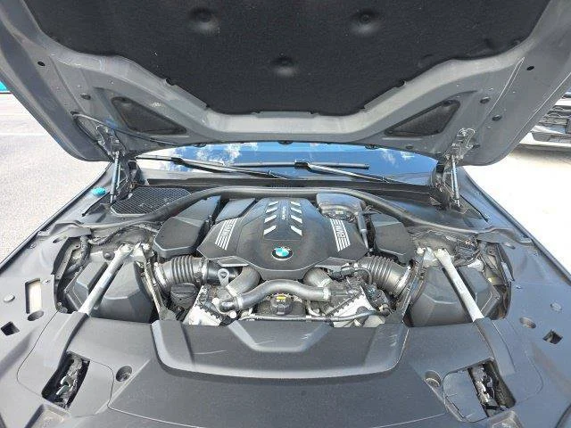 Used 2022 Gray BMW 750i xDrive image 34