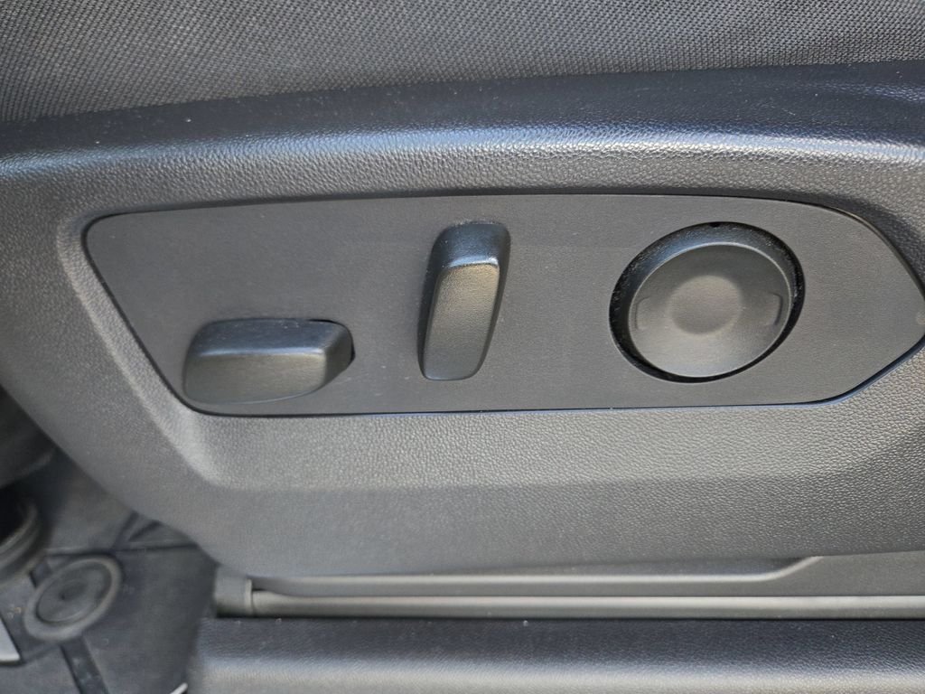 Used 2024 Summit White Chevrolet RST image 14