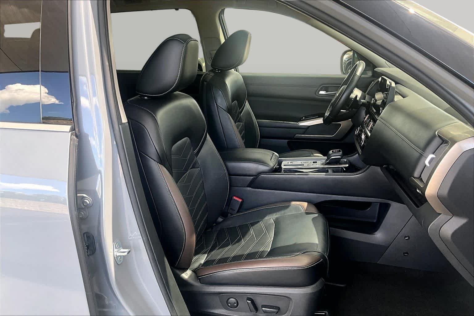 Certified Used 2023 Solid Gray/Super Black Nissan Platinum image 9