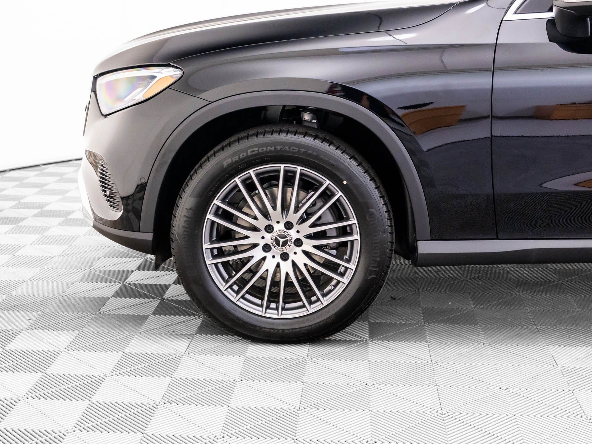 New 2026 Black Mercedes-Benz GLC 300 image 33