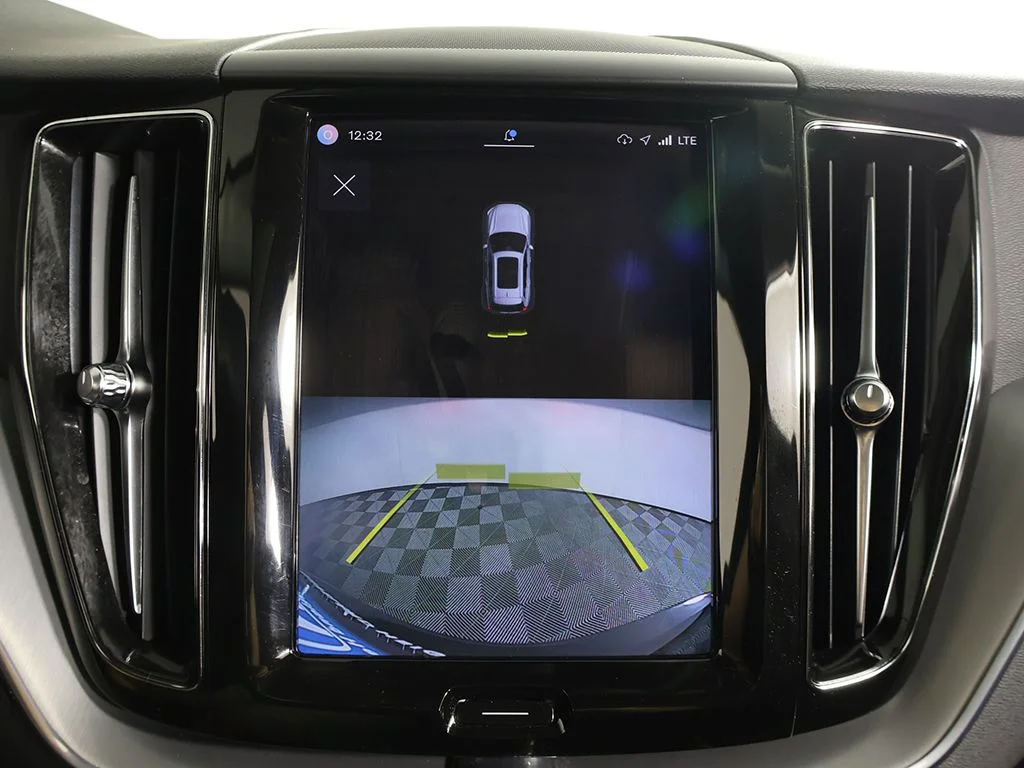 Used 2022 Onyx Black Metallic Volvo B5 Momentum image 47