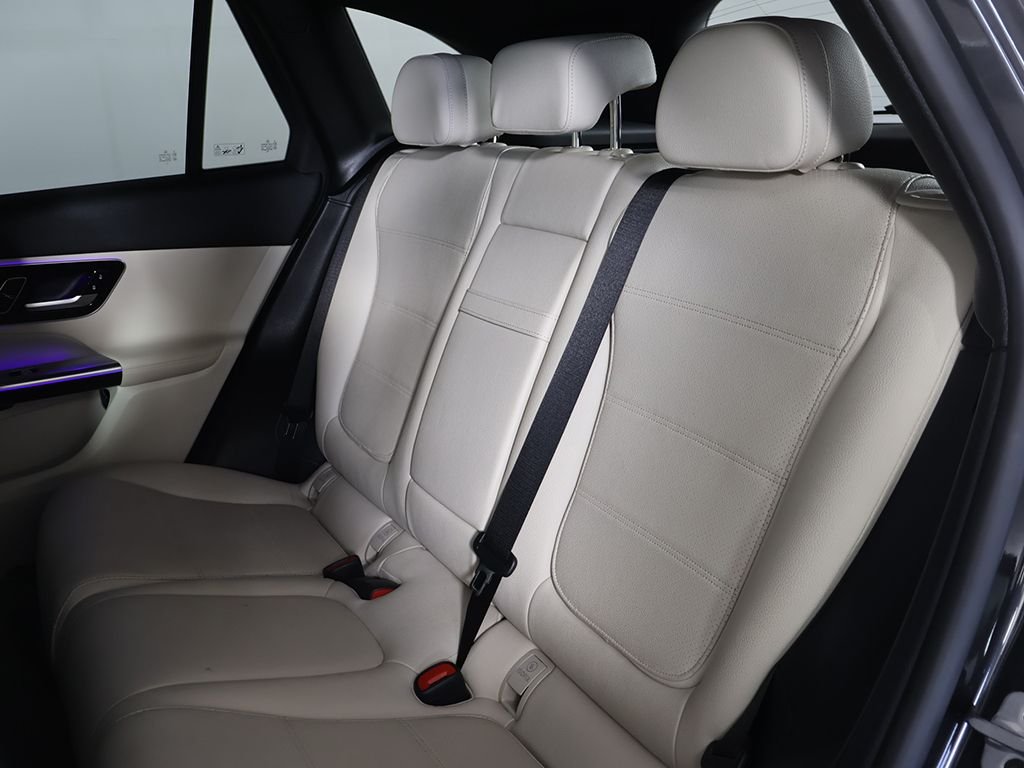 Used 2025 Gray Mercedes-Benz GLC 300 image 33