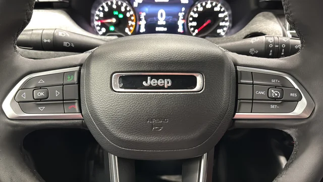 Used 2023 Crystal Metallic Jeep Latitude image 15
