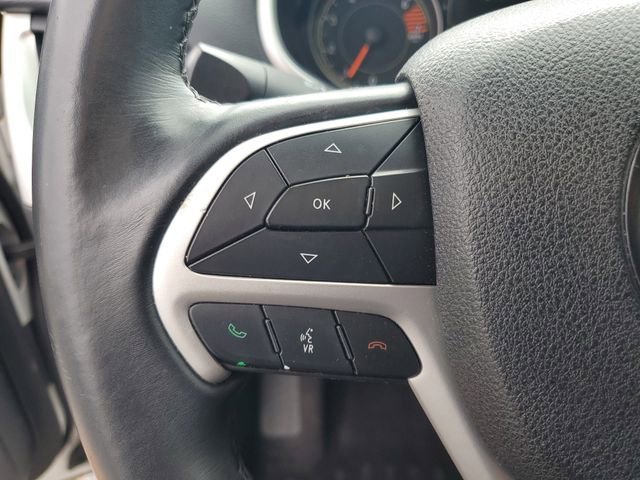 Used 2018 White Jeep Latitude Plus image 11