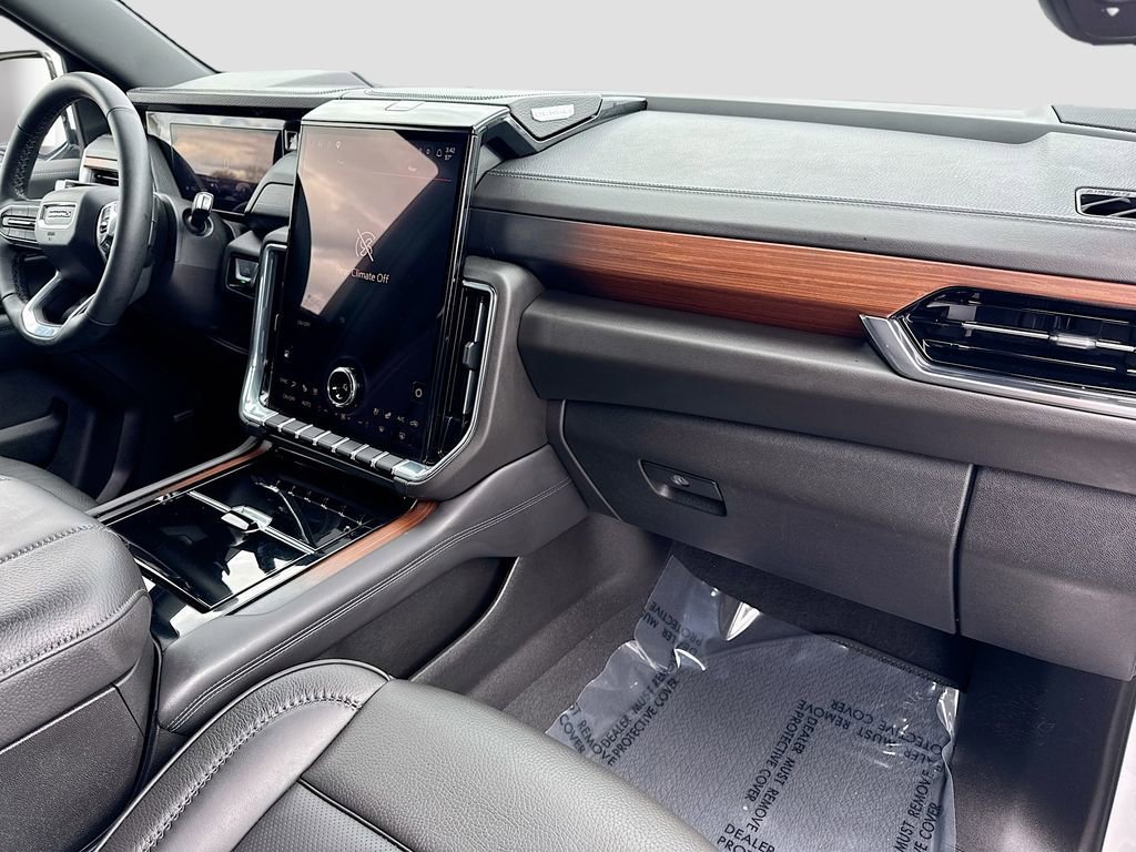 2025 GMC Yukon XL Denali - Photo 32