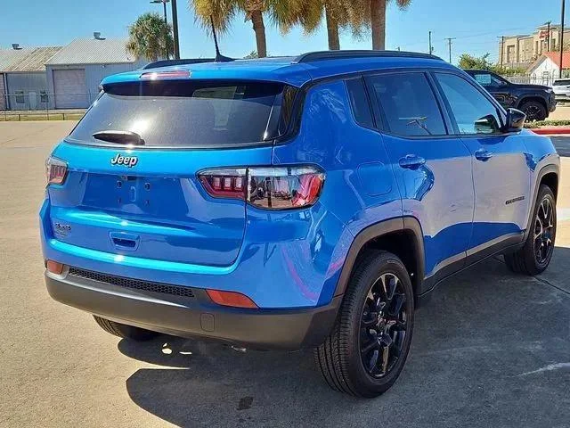 New 2026 Hydro Blue Pearl-Coat Exterior Paint Jeep Latitude image 7