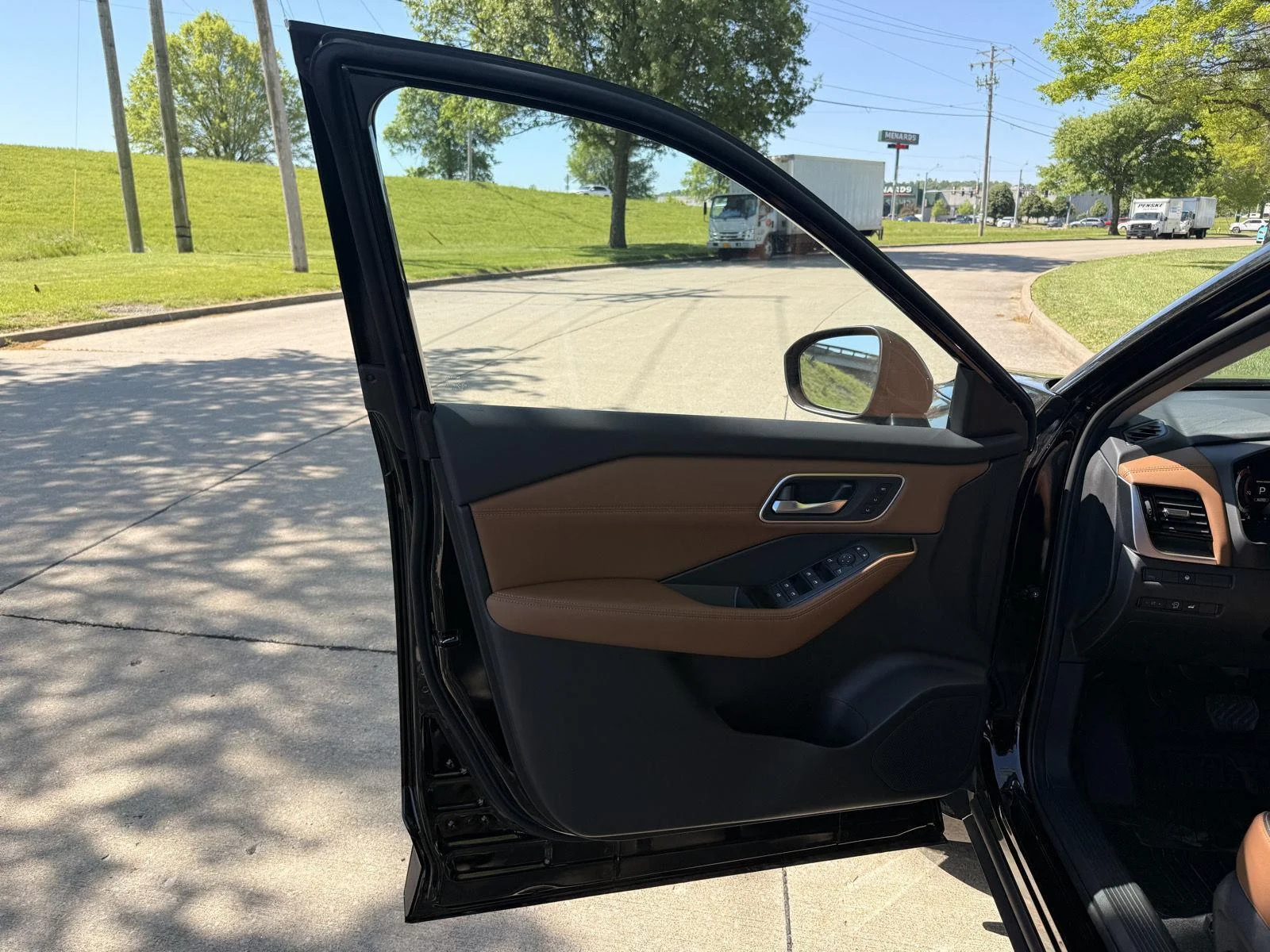 New 2026 Super Black Nissan Platinum image 13