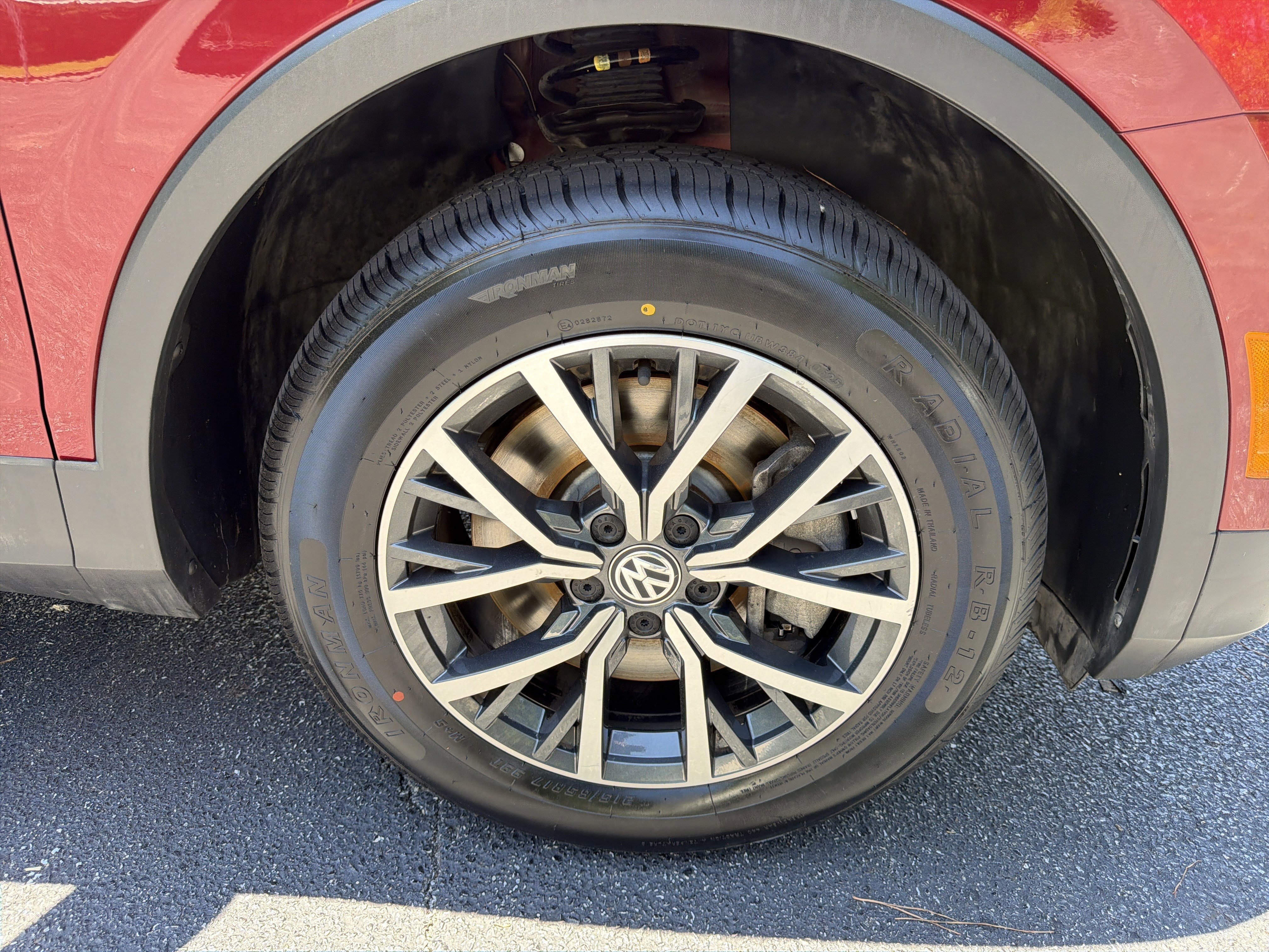 Used 2019  Volkswagen SE image 12