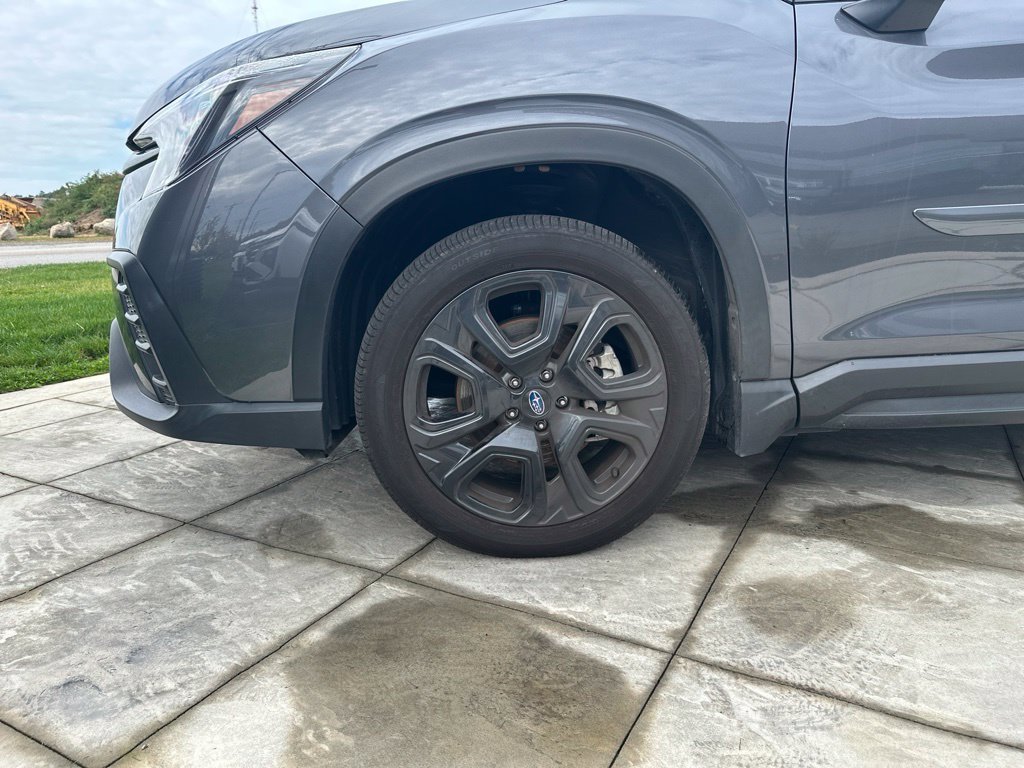 Used 2025 Gray Subaru Onyx Edition Touring image 7